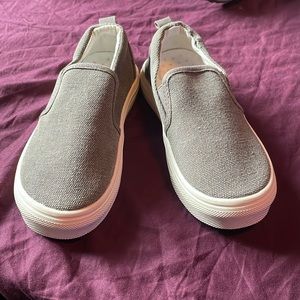 Toddler slip on shoes NWOT size 28(11)
